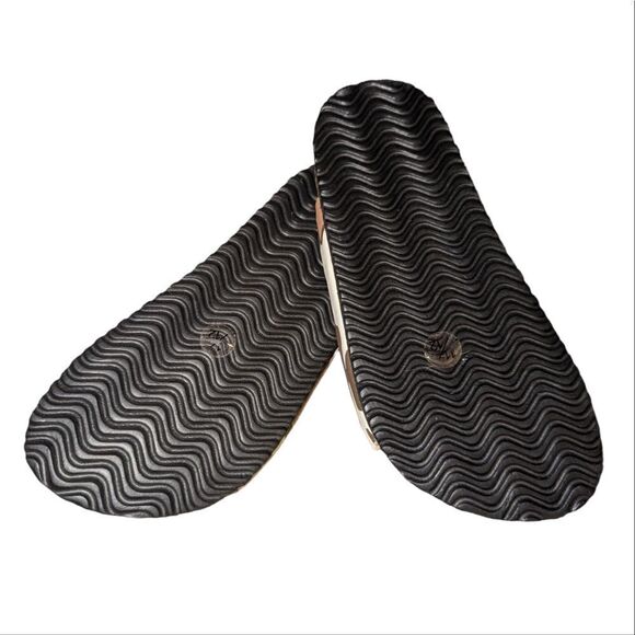 Lily and Dan camo sandals - Picture 3 of 9